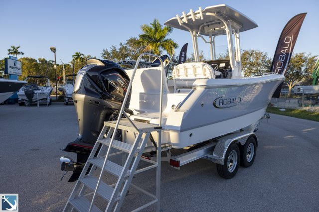 New 2024 Robalo 232 Explorer  Boat for sale